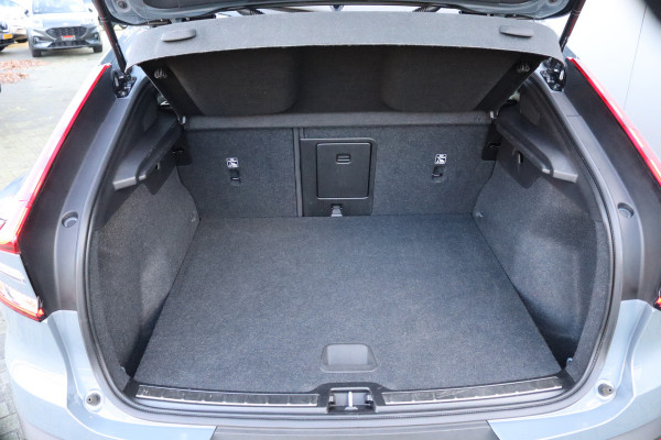 Volvo C40 Recharge Core 69 kWh 232PK Winterpack/Camera/Panoramadak/Cruise-Control