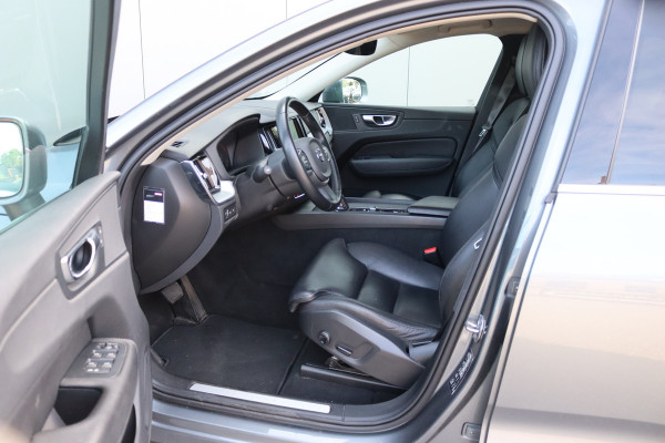 Volvo XC60 2.0 T8 Twin Engine AWD Momentum Pro Open-dak/Trekhaak/Camera/Leder/Carplay-android
