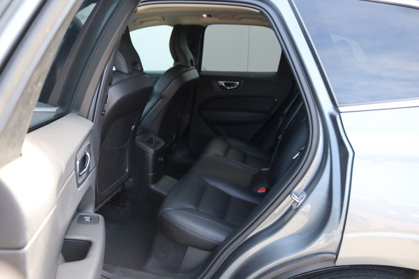Volvo XC60 2.0 T8 Twin Engine AWD Momentum Pro Open-dak/Trekhaak/Camera/Leder/Carplay-android