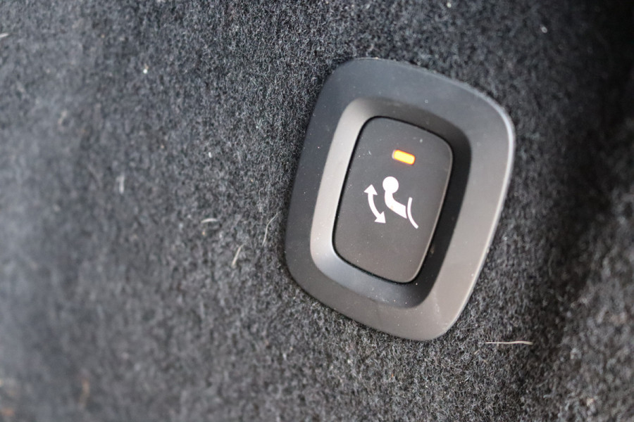 Volvo XC60 2.0 T8 Twin Engine AWD Momentum Pro Open-dak/Trekhaak/Camera/Leder/Carplay-android