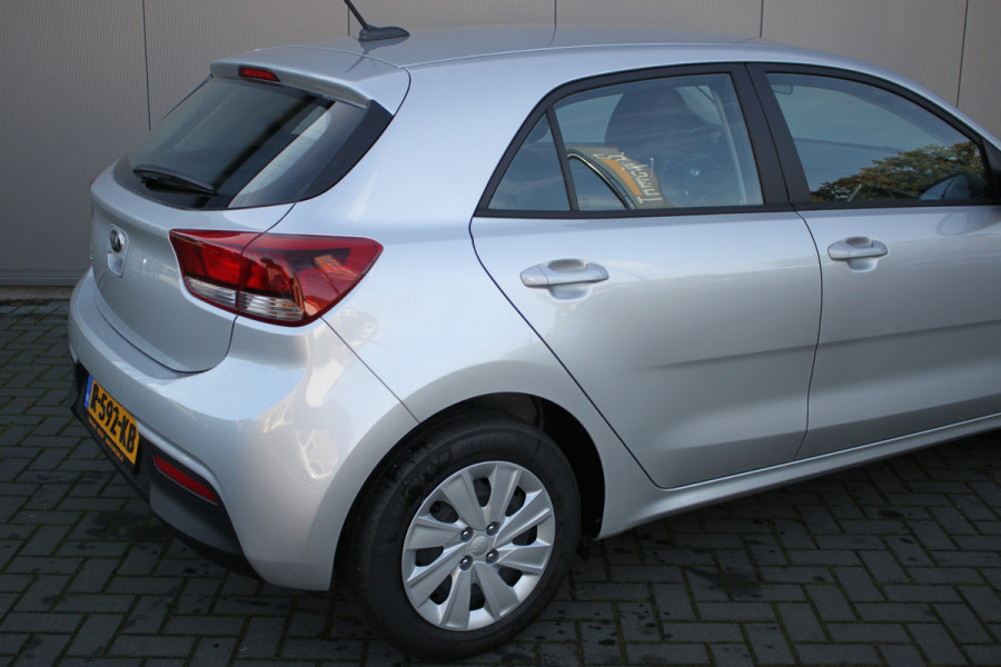 Kia Rio 1.2I 83PK ComfortLine Airco/Bluetooth/Parkeerhulp/Stoelverwarming