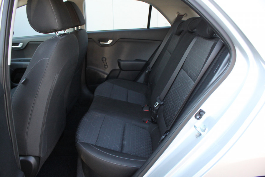 Kia Rio 1.2I 83PK ComfortLine Airco/Bluetooth/Parkeerhulp/Stoelverwarming