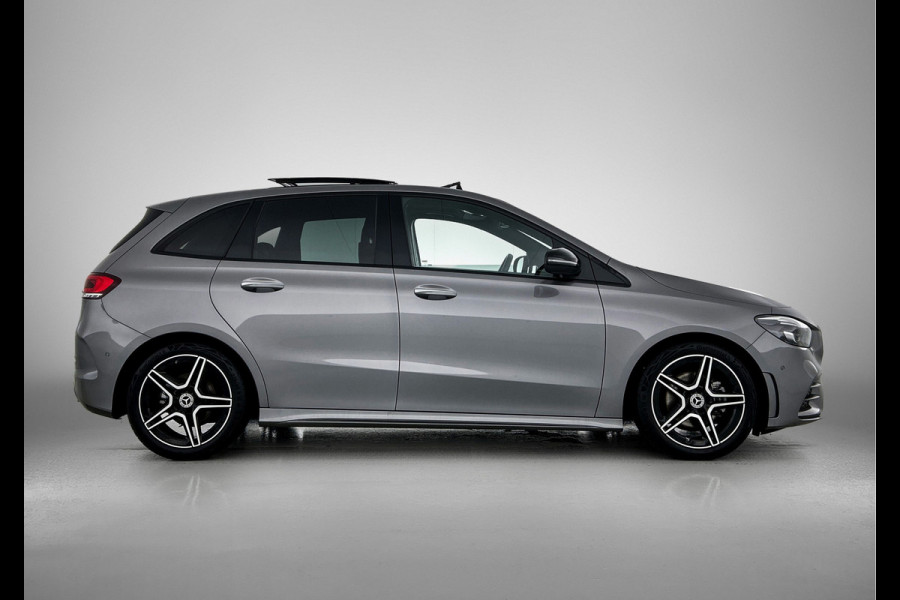 Mercedes-Benz B-Klasse 180 Business Solution AMG Panoramadak | Lichtmetalen velgen | MBUX  wide screen | navigatie | Parking support | Sfeerverlichting | Inclusief 24 maanden MB Certified garantie voor Europa.