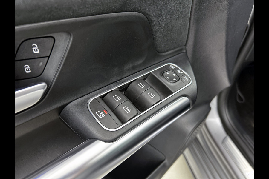 Mercedes-Benz B-Klasse 180 Business Solution AMG Panoramadak | Lichtmetalen velgen | MBUX  wide screen | navigatie | Parking support | Sfeerverlichting | Inclusief 24 maanden MB Certified garantie voor Europa.
