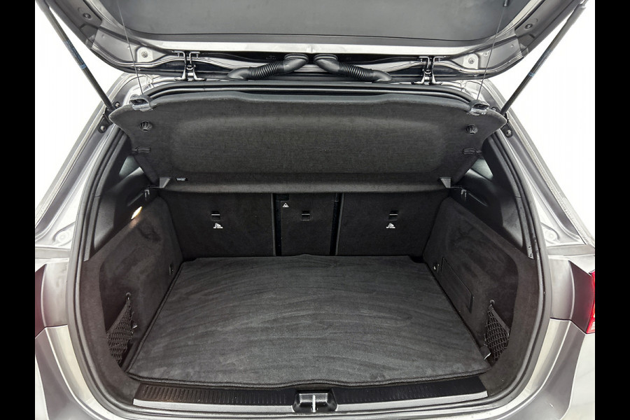 Mercedes-Benz B-Klasse 180 Business Solution AMG Panoramadak | Lichtmetalen velgen | MBUX  wide screen | navigatie | Parking support | Sfeerverlichting | Inclusief 24 maanden MB Certified garantie voor Europa.