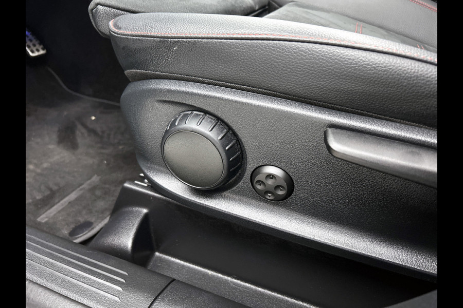 Mercedes-Benz B-Klasse 180 Business Solution AMG Panoramadak | Lichtmetalen velgen | MBUX  wide screen | navigatie | Parking support | Sfeerverlichting | Inclusief 24 maanden MB Certified garantie voor Europa.