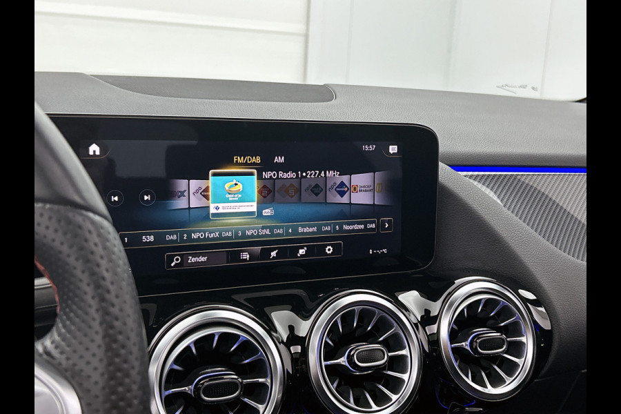 Mercedes-Benz B-Klasse 180 Business Solution AMG Panoramadak | Lichtmetalen velgen | MBUX  wide screen | navigatie | Parking support | Sfeerverlichting | Inclusief 24 maanden MB Certified garantie voor Europa.