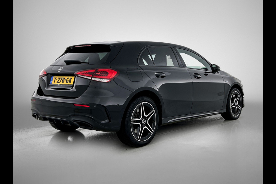 Mercedes-Benz A-Klasse 250 e Business Solution AMG Limited 5 Spaaks lichten metalen | MBUX wide screen | Navigatie | Parking support met camera achter | Inclusief 24 maanden MB Certified garantie voor Europa.