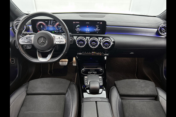 Mercedes-Benz A-Klasse 250 e Business Solution AMG Limited 5 Spaaks lichten metalen | MBUX wide screen | Navigatie | Parking support met camera achter | Inclusief 24 maanden MB Certified garantie voor Europa.