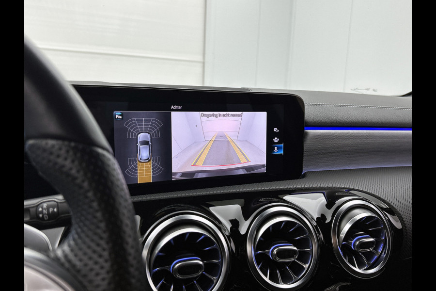Mercedes-Benz A-Klasse 250 e Business Solution AMG Limited 5 Spaaks lichten metalen | MBUX wide screen | Navigatie | Parking support met camera achter | Inclusief 24 maanden MB Certified garantie voor Europa.