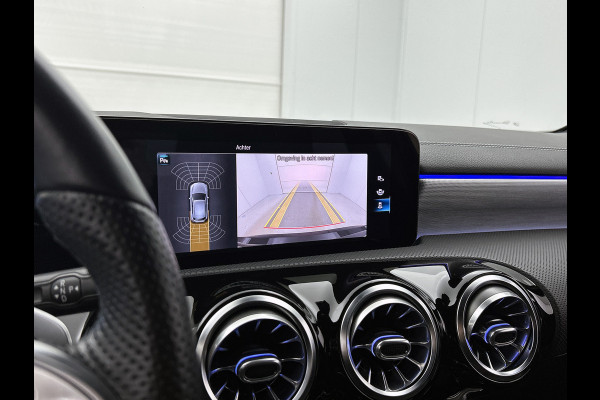 Mercedes-Benz A-Klasse 250 e Business Solution AMG Limited 5 Spaaks lichten metalen | MBUX wide screen | Navigatie | Parking support met camera achter | Inclusief 24 maanden MB Certified garantie voor Europa.