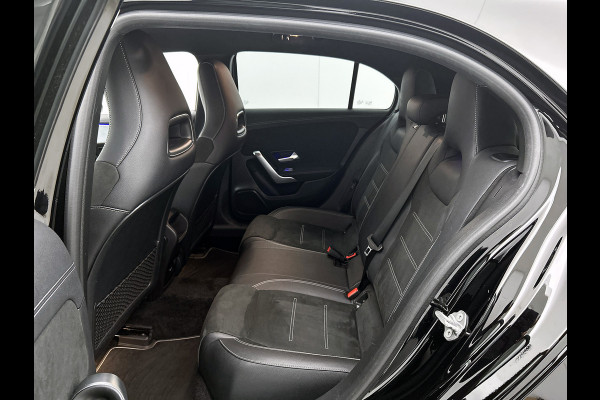 Mercedes-Benz A-Klasse 250 e Business Solution AMG Limited 5 Spaaks lichten metalen | MBUX wide screen | Navigatie | Parking support met camera achter | Inclusief 24 maanden MB Certified garantie voor Europa.