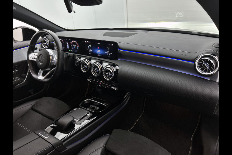 Mercedes-Benz A-Klasse 250 e Business Solution AMG Limited 5 Spaaks lichten metalen | MBUX wide screen | Navigatie | Parking support met camera achter | Inclusief 24 maanden MB Certified garantie voor Europa.