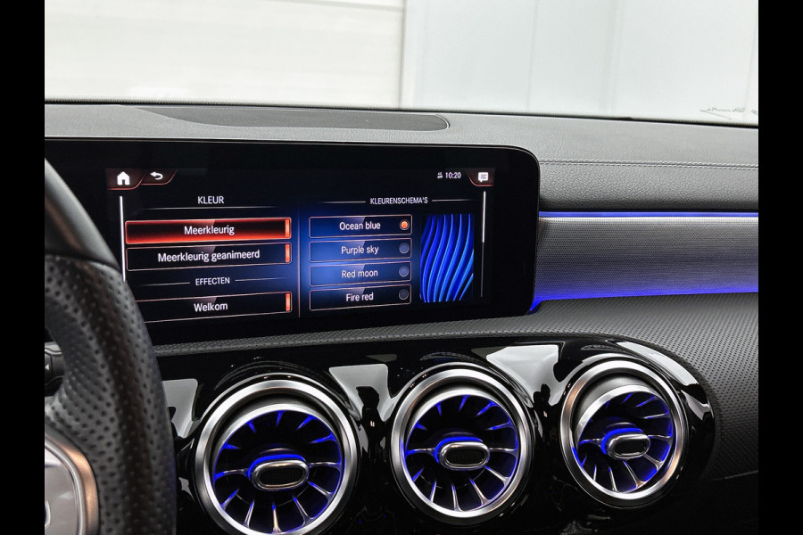 Mercedes-Benz A-Klasse 250 e Business Solution AMG Limited 5 Spaaks lichten metalen | MBUX wide screen | Navigatie | Parking support met camera achter | Inclusief 24 maanden MB Certified garantie voor Europa.