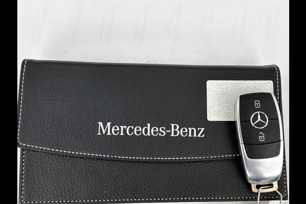 Mercedes-Benz A-Klasse 250 e Business Solution AMG Limited 5 Spaaks lichten metalen | MBUX wide screen | Navigatie | Parking support met camera achter | Inclusief 24 maanden MB Certified garantie voor Europa.