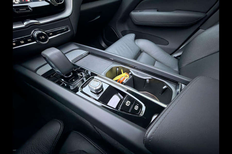 Volvo XC60 2.0 T8 Plug-in hybrid Plus Black Edition 455PK Long Range | Skyroof | FOUR-C | 21" | Stoel- stuurverwaming | 360 Camera