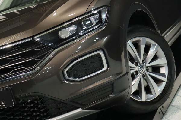 Volkswagen T-Roc 1.5 TSI / PANODAK / ACC / CAMERA / CARPLAY / STUUR+STOELVERW
