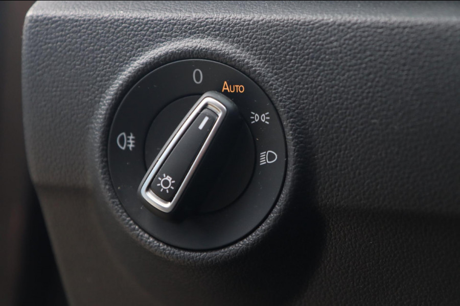 Volkswagen T-Roc 1.5 TSI / PANODAK / ACC / CAMERA / CARPLAY / STUUR+STOELVERW