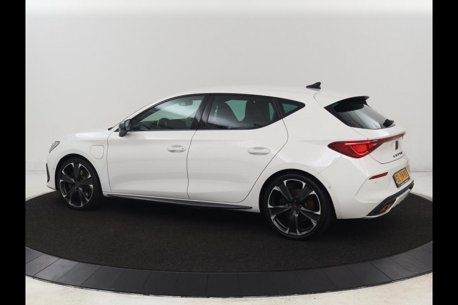 CUPRA Leon 1.4 eHybrid VZ | 245pk | Stoelverwarming | Carplay | Camera | Sfeerverlichting | Navigatie | Adaptive cruise | Keyless | Sportstoelen | 19'' | Full LED | Stuurverwarming | PHEV | Plug In