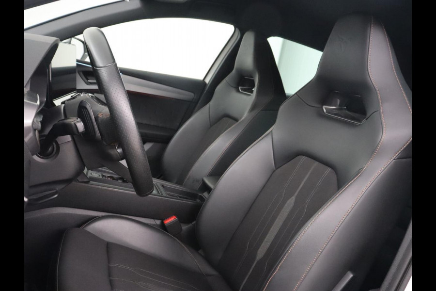 CUPRA Leon 1.4 eHybrid VZ | 245pk | Stoelverwarming | Carplay | Camera | Sfeerverlichting | Navigatie | Adaptive cruise | Keyless | Sportstoelen | 19'' | Full LED | Stuurverwarming | PHEV | Plug In