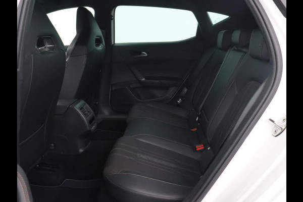 CUPRA Leon 1.4 eHybrid VZ | 245pk | Stoelverwarming | Carplay | Camera | Sfeerverlichting | Navigatie | Adaptive cruise | Keyless | Sportstoelen | 19'' | Full LED | Stuurverwarming | PHEV | Plug In