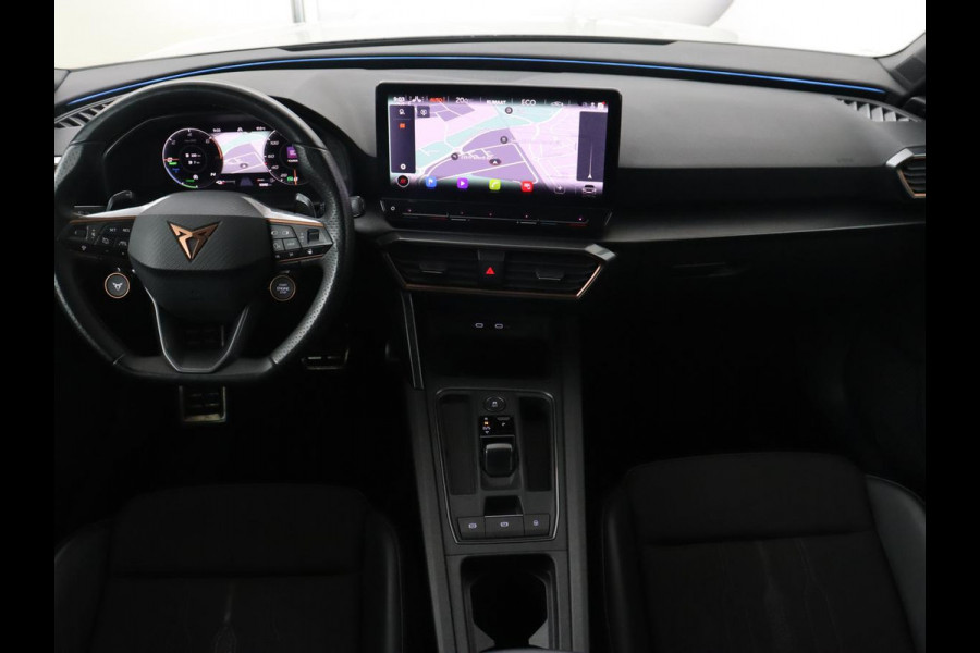 CUPRA Leon 1.4 eHybrid VZ | 245pk | Stoelverwarming | Carplay | Camera | Sfeerverlichting | Navigatie | Adaptive cruise | Keyless | Sportstoelen | 19'' | Full LED | Stuurverwarming | PHEV | Plug In