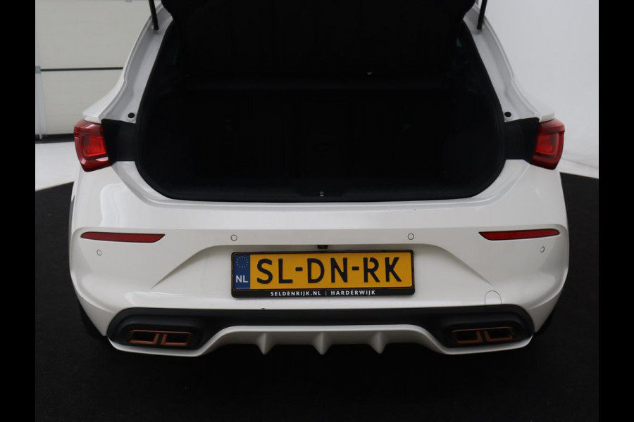 CUPRA Leon 1.4 eHybrid VZ | 245pk | Stoelverwarming | Carplay | Camera | Sfeerverlichting | Navigatie | Adaptive cruise | Keyless | Sportstoelen | 19'' | Full LED | Stuurverwarming | PHEV | Plug In