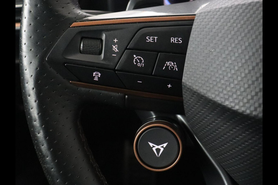 CUPRA Leon 1.4 eHybrid VZ | 245pk | Stoelverwarming | Carplay | Camera | Sfeerverlichting | Navigatie | Adaptive cruise | Keyless | Sportstoelen | 19'' | Full LED | Stuurverwarming | PHEV | Plug In