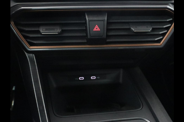 CUPRA Leon 1.4 eHybrid VZ | 245pk | Stoelverwarming | Carplay | Camera | Sfeerverlichting | Navigatie | Adaptive cruise | Keyless | Sportstoelen | 19'' | Full LED | Stuurverwarming | PHEV | Plug In