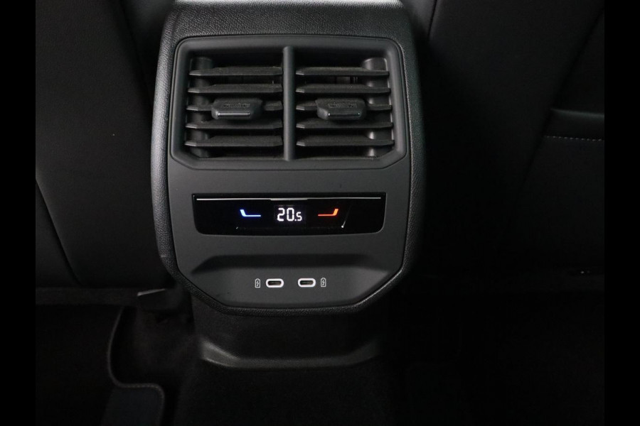 CUPRA Leon 1.4 eHybrid VZ | 245pk | Stoelverwarming | Carplay | Camera | Sfeerverlichting | Navigatie | Adaptive cruise | Keyless | Sportstoelen | 19'' | Full LED | Stuurverwarming | PHEV | Plug In