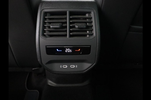 CUPRA Leon 1.4 eHybrid VZ | 245pk | Stoelverwarming | Carplay | Camera | Sfeerverlichting | Navigatie | Adaptive cruise | Keyless | Sportstoelen | 19'' | Full LED | Stuurverwarming | PHEV | Plug In