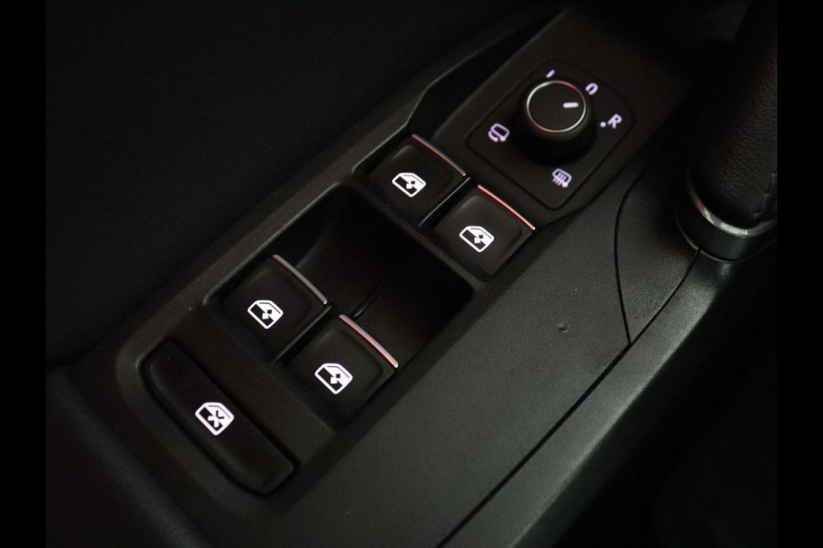 CUPRA Leon 1.4 eHybrid VZ | 245pk | Stoelverwarming | Carplay | Camera | Sfeerverlichting | Navigatie | Adaptive cruise | Keyless | Sportstoelen | 19'' | Full LED | Stuurverwarming | PHEV | Plug In