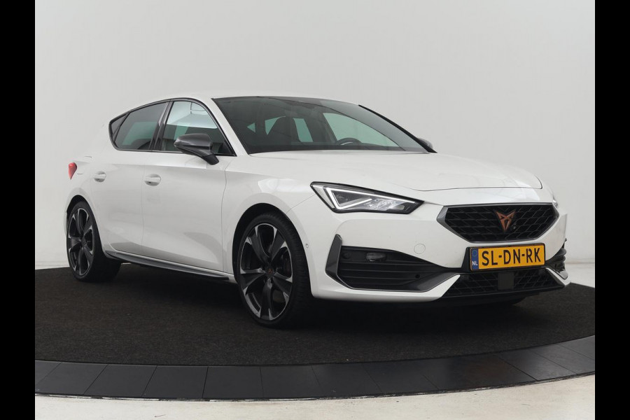 CUPRA Leon 1.4 eHybrid VZ | 245pk | Stoelverwarming | Carplay | Camera | Sfeerverlichting | Navigatie | Adaptive cruise | Keyless | Sportstoelen | 19'' | Full LED | Stuurverwarming | PHEV | Plug In