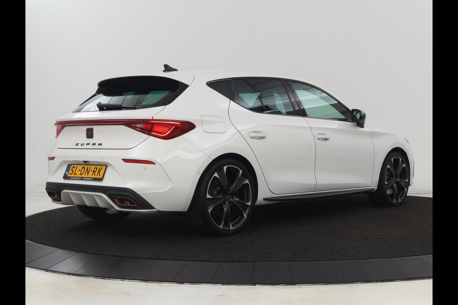 CUPRA Leon 1.4 eHybrid VZ | 245pk | Stoelverwarming | Carplay | Camera | Sfeerverlichting | Navigatie | Adaptive cruise | Keyless | Sportstoelen | 19'' | Full LED | Stuurverwarming | PHEV | Plug In
