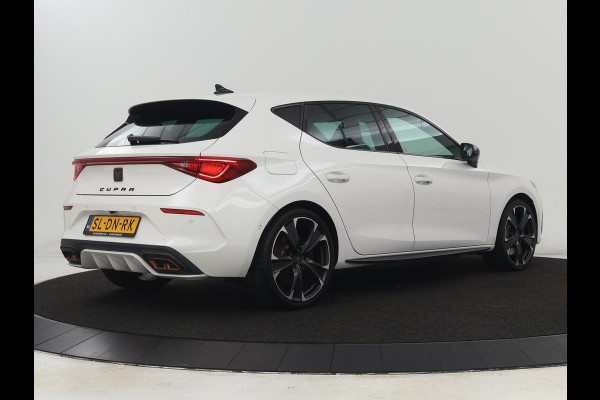 CUPRA Leon 1.4 eHybrid VZ | 245pk | Stoelverwarming | Carplay | Camera | Sfeerverlichting | Navigatie | Adaptive cruise | Keyless | Sportstoelen | 19'' | Full LED | Stuurverwarming | PHEV | Plug In