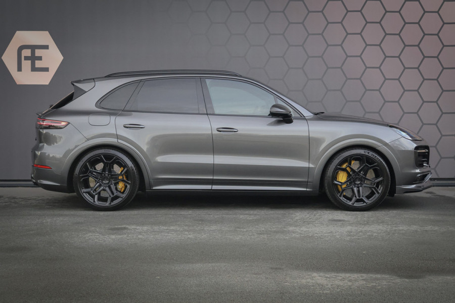 Porsche Cayenne 3.0 E-Hybrid | NP € 222.577,- | KERAMISCHE REMMEN | 40K TECHART | CLANCK AUDIO | FULL PPF | PASM | PDCC | PCCB | PDLS+ | PANORAM INTERIEURPAKKET CARBON | DIMMENDE SPIEGELS | CARBON SPIEGELKAPPEN |