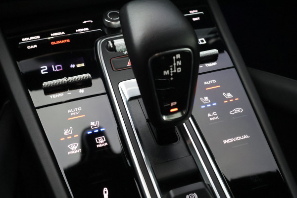 Porsche Cayenne 3.0 E-Hybrid | NP € 222.577,- | KERAMISCHE REMMEN | 40K TECHART | CLANCK AUDIO | FULL PPF | PASM | PDCC | PCCB | PDLS+ | PANORAM INTERIEURPAKKET CARBON | DIMMENDE SPIEGELS | CARBON SPIEGELKAPPEN |