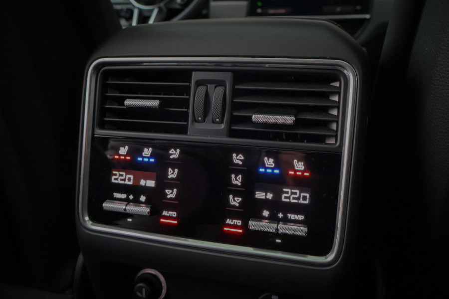 Porsche Cayenne 3.0 E-Hybrid | NP € 222.577,- | KERAMISCHE REMMEN | 40K TECHART | CLANCK AUDIO | FULL PPF | PASM | PDCC | PCCB | PDLS+ | PANORAM INTERIEURPAKKET CARBON | DIMMENDE SPIEGELS | CARBON SPIEGELKAPPEN |