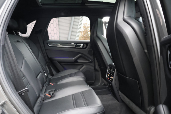 Porsche Cayenne 3.0 E-Hybrid | NP € 222.577,- | KERAMISCHE REMMEN | 40K TECHART | CLANCK AUDIO | FULL PPF | PASM | PDCC | PCCB | PDLS+ | PANORAM INTERIEURPAKKET CARBON | DIMMENDE SPIEGELS | CARBON SPIEGELKAPPEN |