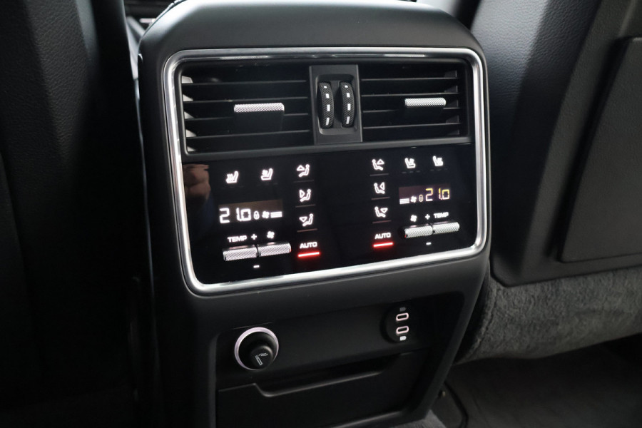 Porsche Cayenne 3.0 E-Hybrid | NP € 222.577,- | KERAMISCHE REMMEN | 40K TECHART | CLANCK AUDIO | FULL PPF | PASM | PDCC | PCCB | PDLS+ | PANORAM INTERIEURPAKKET CARBON | DIMMENDE SPIEGELS | CARBON SPIEGELKAPPEN |