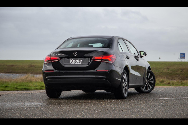 Mercedes-Benz A-Klasse 250 e Business Solution Luxury Limited AUTOMAAT / LEDER / CRUISE CONTROLE / CAMERA / CARPLAY