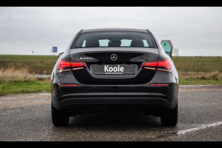 Mercedes-Benz A-Klasse 250 e Business Solution Luxury Limited AUTOMAAT / LEDER / CRUISE CONTROLE / CAMERA / CARPLAY