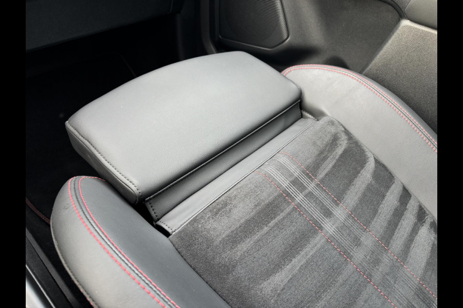 Ford Kuga 2.5 PHEV ST-Line X 243pk | Driver Assistance pack | Panoramadak | 20 inch Licht metaal | Winterpack | Technology Pack | 2.100kg Trekgewicht | Verlengde Fabrieksgarantie tot 09-2028