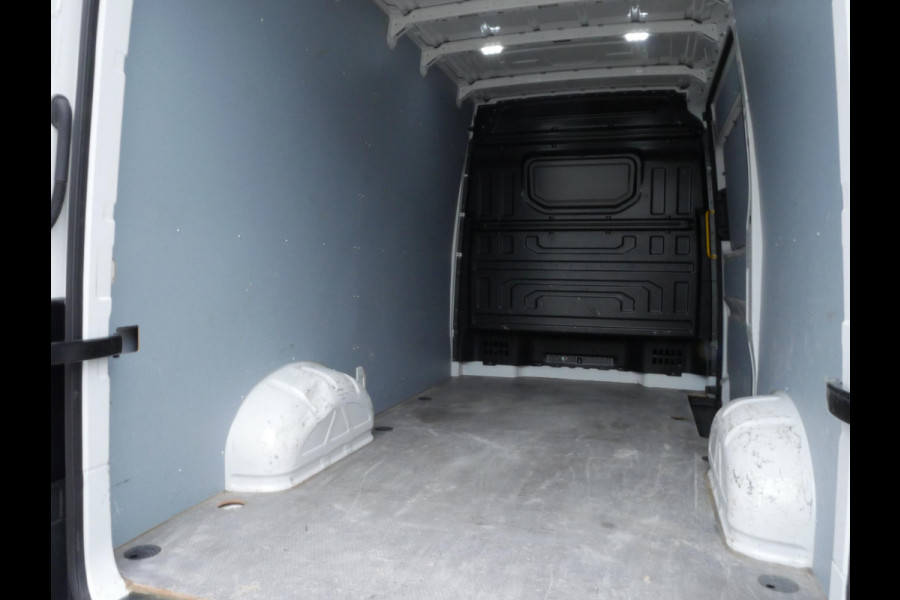 Volkswagen Crafter 2.0 TDI L3H3 AC Nav 28000km!