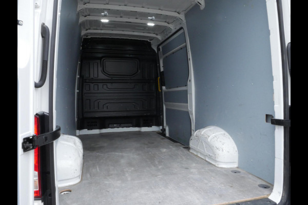 Volkswagen Crafter 2.0 TDI L3H3 AC Nav 28000km!