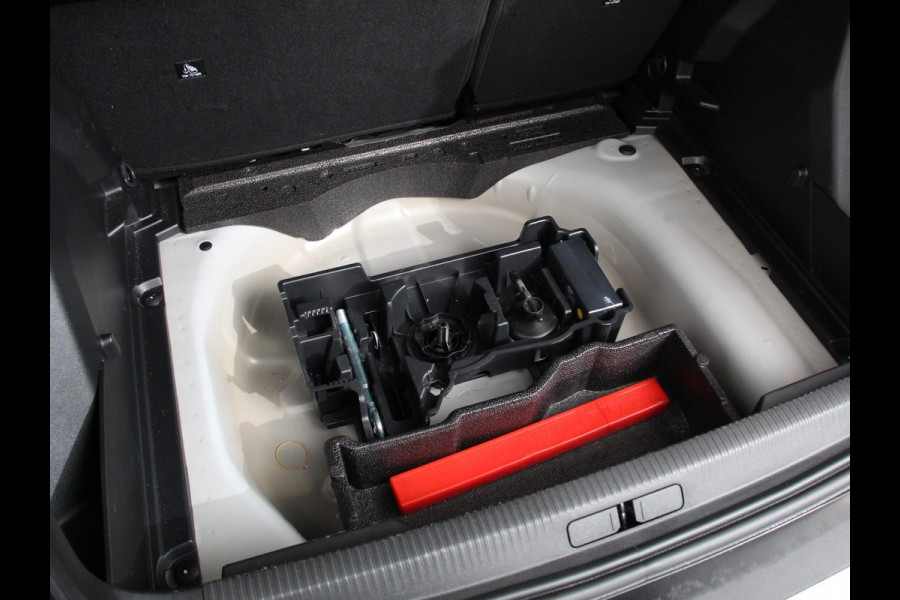 Peugeot 2008 1.2 Hybrid 136 pk Automaat Allure | Navigatie | Apple Carplay/Android Auto | Climate Control | Dab | Led | Parkeer sensoren | Cruise Control | Stoelverwarming