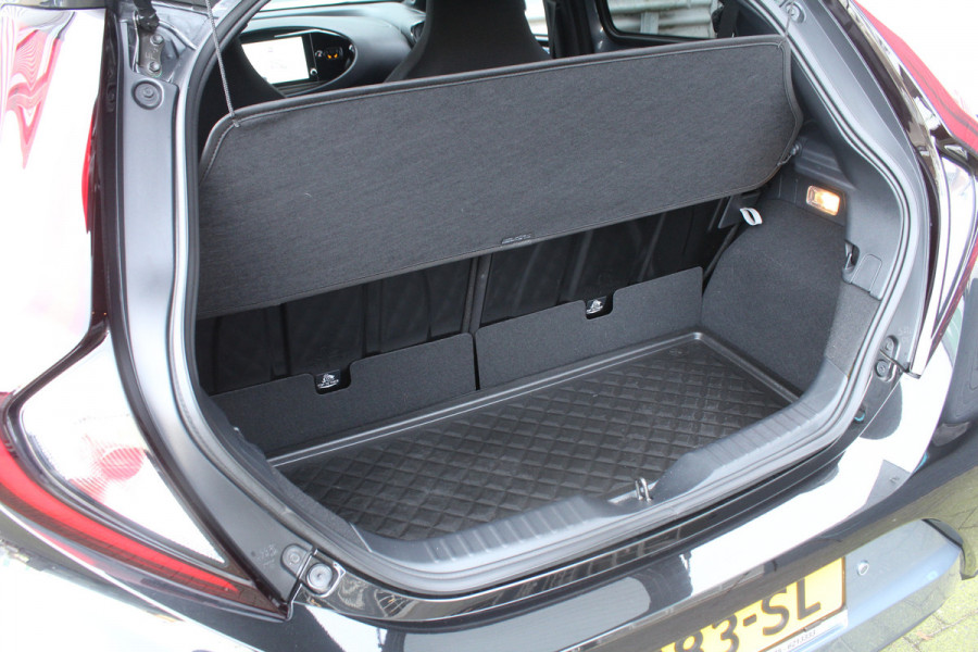 Toyota Aygo X 1.0 VVT-i 73pk Premium AUTOMAAT NL-Auto NAP Clima Cruise JBL Navi Camera Carplay 18"LMV Keyless Stoelverwarming