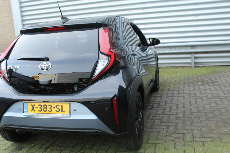 Toyota Aygo X 1.0 VVT-i 73pk Premium AUTOMAAT NL-Auto NAP Clima Cruise JBL Navi Camera Carplay 18"LMV Keyless Stoelverwarming