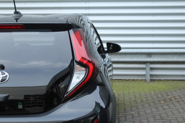 Toyota Aygo X 1.0 VVT-i 73pk Premium AUTOMAAT NL-Auto NAP Clima Cruise JBL Navi Camera Carplay 18"LMV Keyless Stoelverwarming