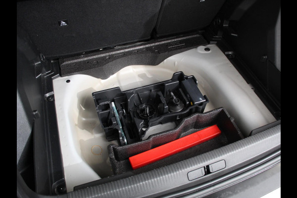 Peugeot 2008 1.2 Hybrid 136 pk Automaat Allure | Navigatie | Apple Carplay/Android Auto | Climate Control | Dab | Led | Parkeer sensoren | Cruise Control | Stoelverwarming